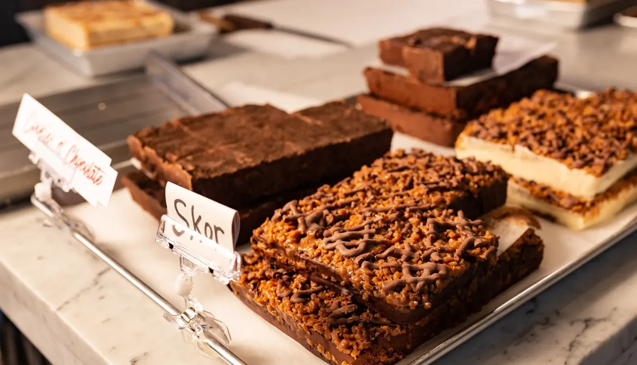 Gourmet bakery maple bars and chocolate in Niagara