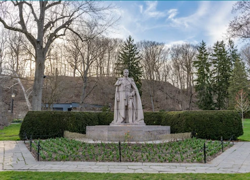King George VI Statue in Niagara Falls