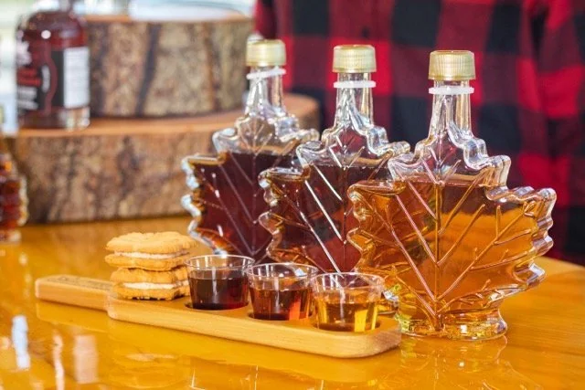 Maple syrup tasting experience at Maple Leaf Place with sweet treats